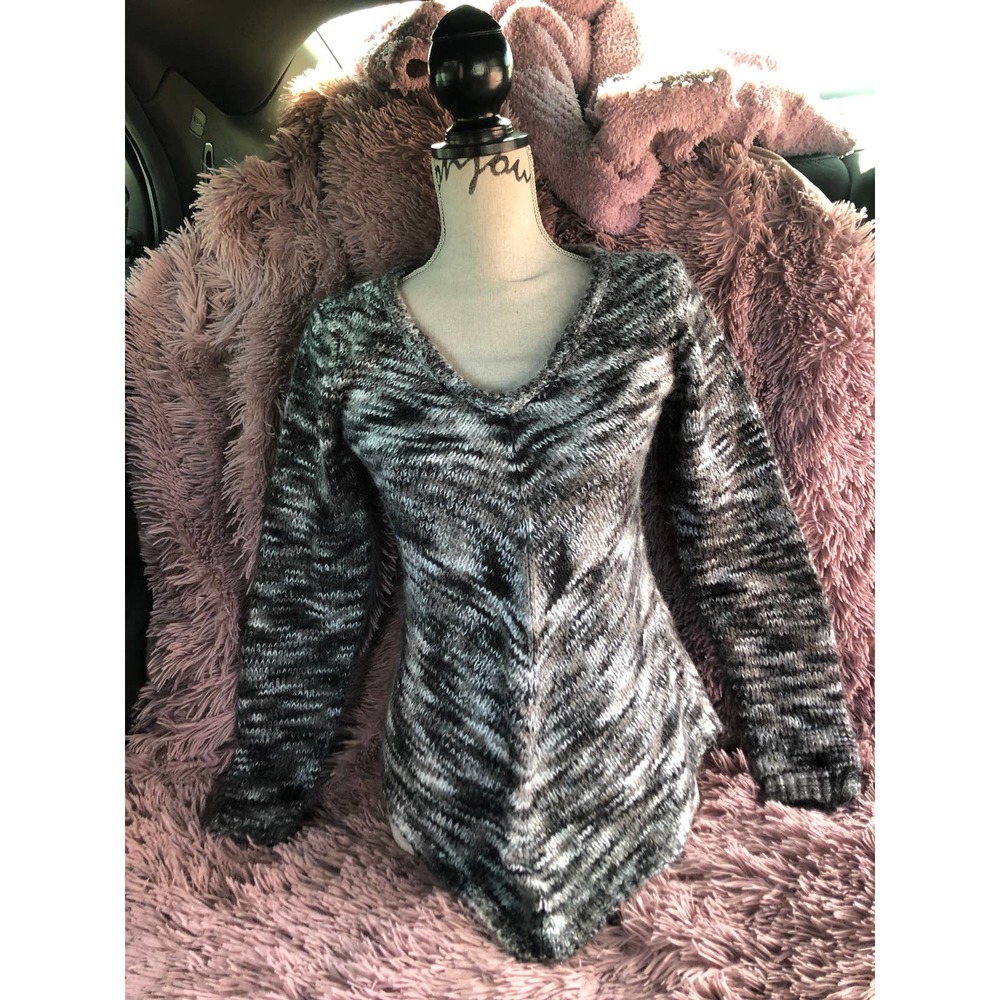 Bongo Gray/Black V-Neck Sweater Sz Medium